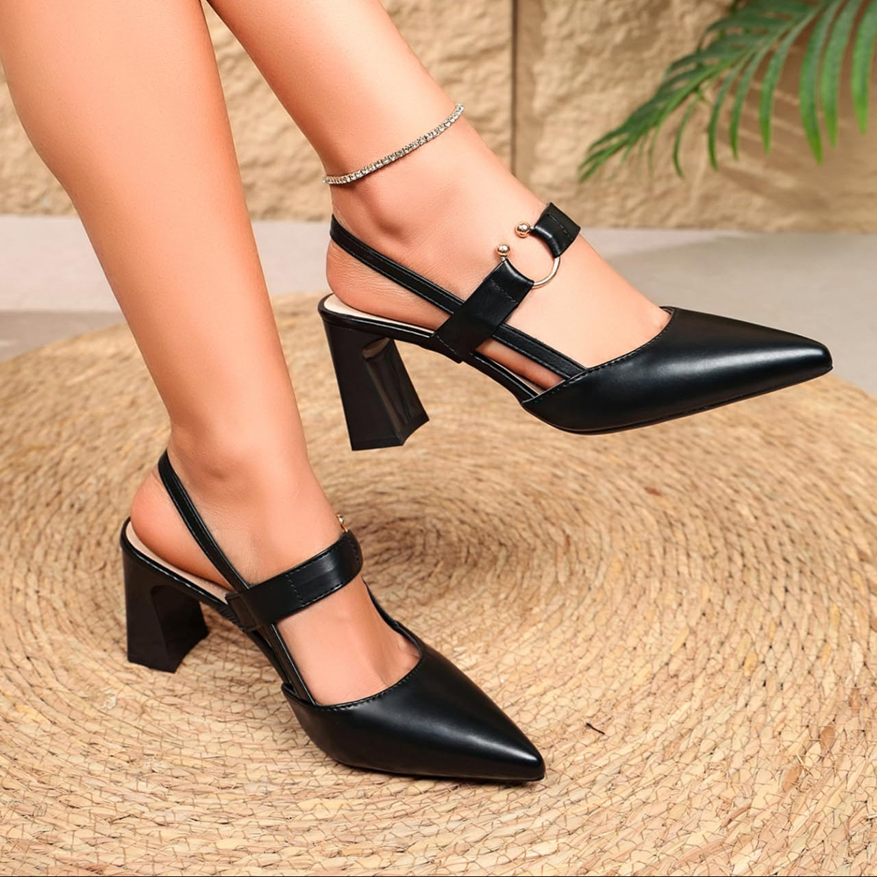 Buty na Grubym Obcasie z Krótką Cholewką i Szpiczastym Noskiem