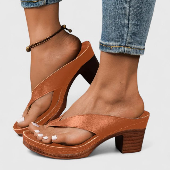 Damskie Klapki Remi na Słupku i Platformie | Elegancki Pasek V | Stabilny Obcas | Letnie Klapki Slip-On